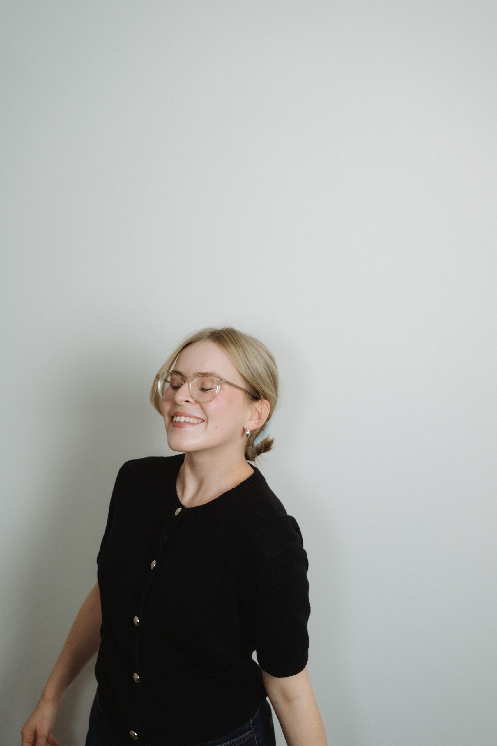 Hochzeitsfotografin Corinna Wirtz lächelnd im Porträt – spezialisiert auf Sizilien